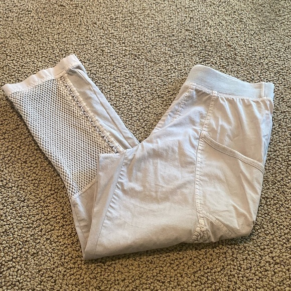 XCVI Capri Gray Pants Size XS in Like New Condition - Picture 1 of 7